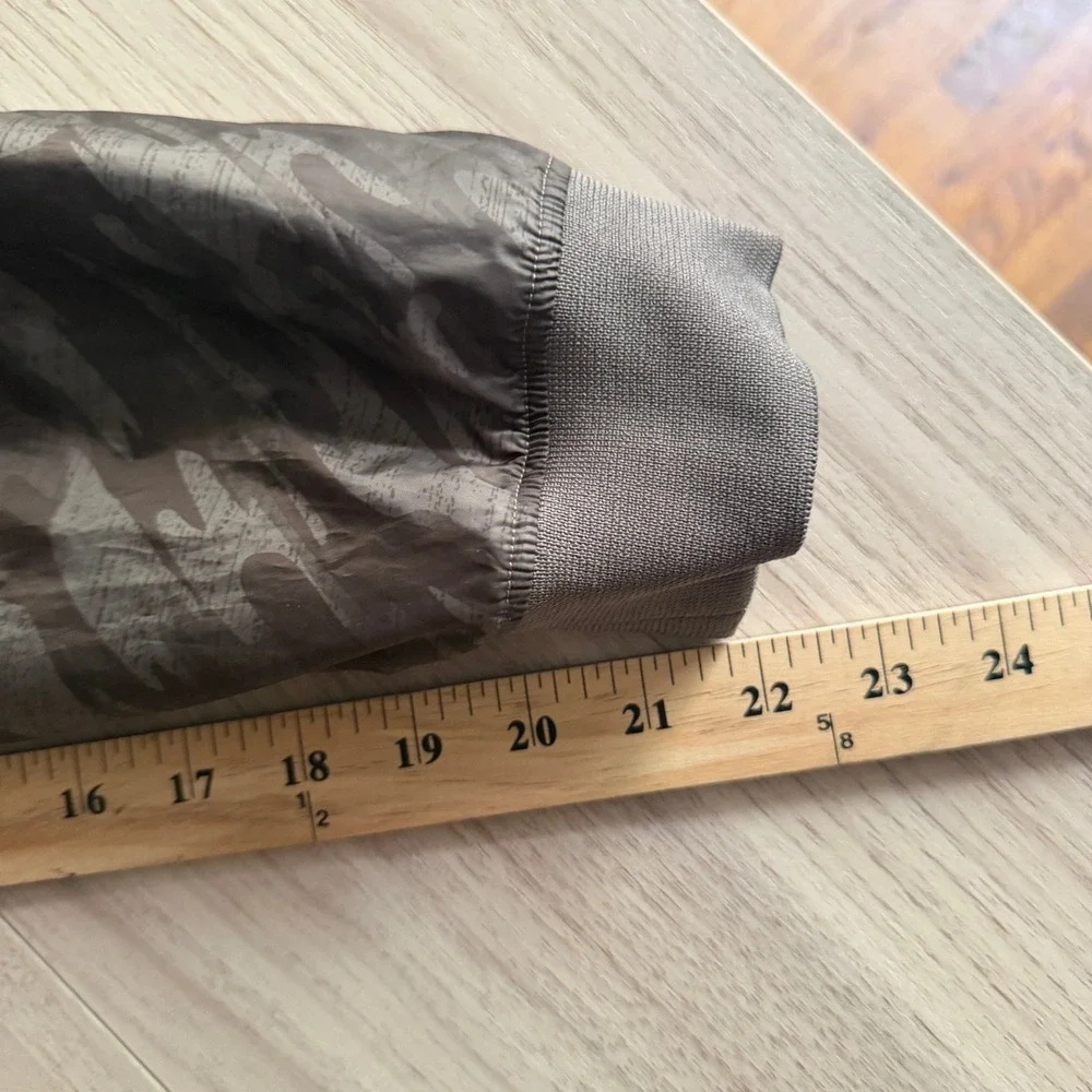 Under Armour Anorak Camo Mesh Pocket Windbreaker Brown Grey XL